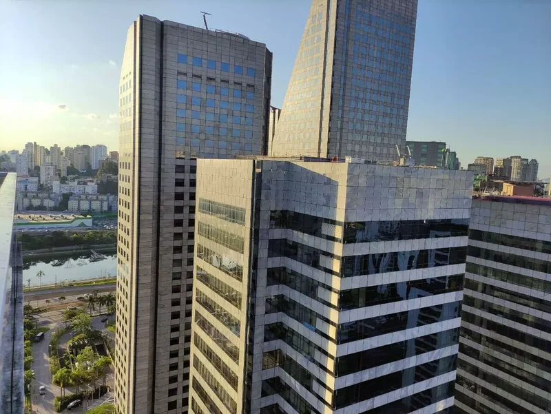 VENDE-SE EXCELENTE CONJUNTO COMERCIAL – BROOKLIN – 84M2 – 4 VAGAS Avenida Engenheiro Luiz Carlos Berrini São Paulo - 