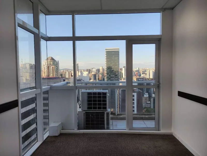 VENDE-SE EXCELENTE CONJUNTO COMERCIAL – BROOKLIN – 84M2 – 4 VAGAS Avenida Engenheiro Luiz Carlos Berrini São Paulo - 