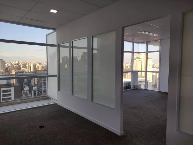 VENDE-SE EXCELENTE CONJUNTO COMERCIAL – BROOKLIN – 84M2 – 4 VAGAS Avenida Engenheiro Luiz Carlos Berrini São Paulo - 