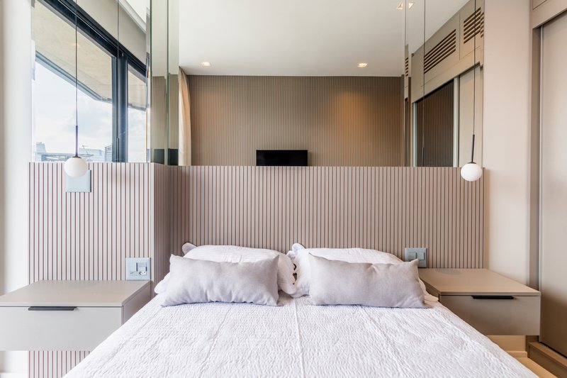 VENDE-SE OU ALUGA-SE DUPLEX LINDO – 2 SUÍTES - 2 VAGAS - COMPLETO - VILA OLÍMPIA – 114m2 Rua Chilon São Paulo - 