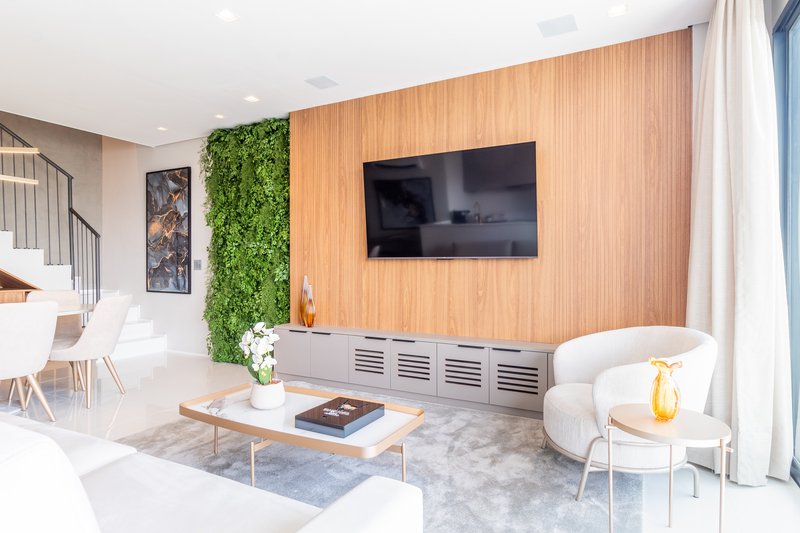 VENDE-SE OU ALUGA-SE DUPLEX LINDO – 2 SUÍTES - 2 VAGAS - COMPLETO - VILA OLÍMPIA – 114m2 Rua Chilon São Paulo - 