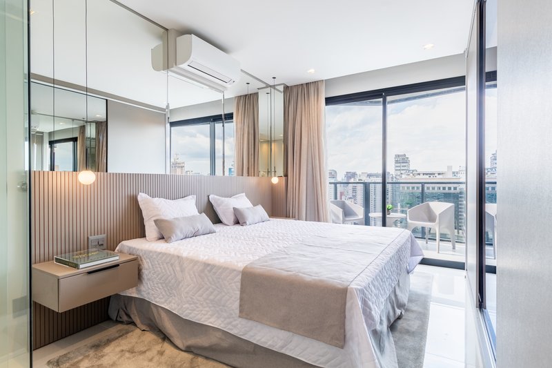 VENDE-SE OU ALUGA-SE DUPLEX LINDO – 2 SUÍTES - 2 VAGAS - COMPLETO - VILA OLÍMPIA – 114m2 Rua Chilon São Paulo - 