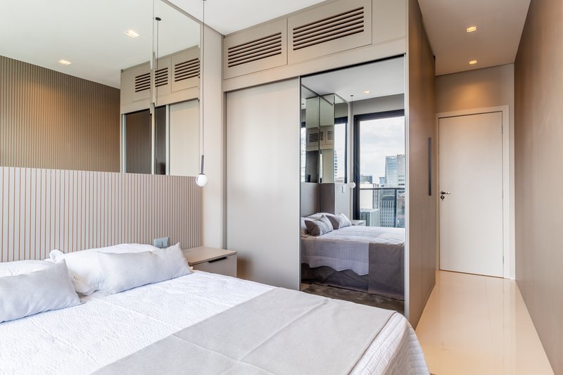 VENDE-SE OU ALUGA-SE DUPLEX LINDO – 2 SUÍTES - 2 VAGAS - COMPLETO - VILA OLÍMPIA – 114m2 Rua Chilon São Paulo - 