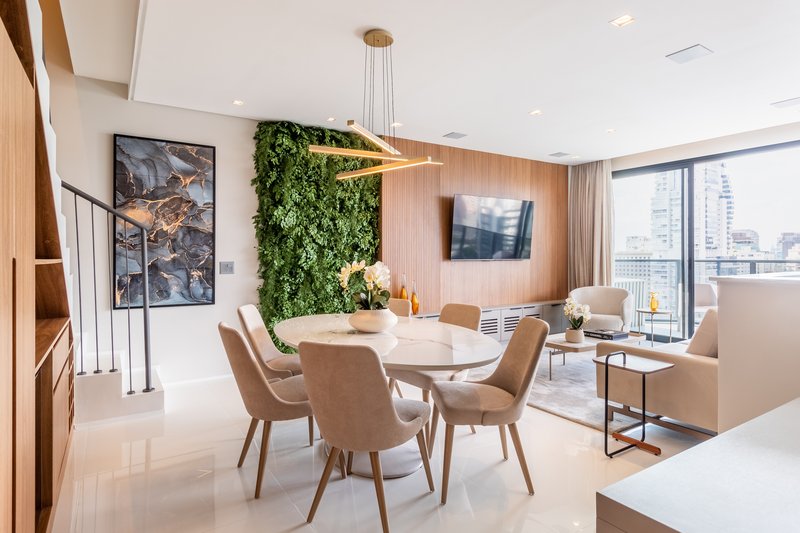 VENDE-SE OU ALUGA-SE DUPLEX LINDO – 2 SUÍTES - 2 VAGAS - COMPLETO - VILA OLÍMPIA – 114m2 Rua Chilon São Paulo - 