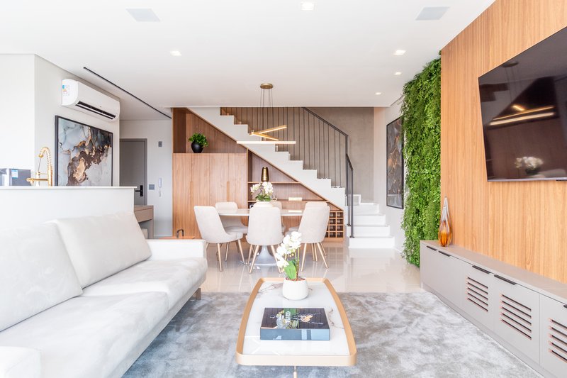 VENDE-SE OU ALUGA-SE DUPLEX LINDO – 2 SUÍTES - 2 VAGAS - COMPLETO - VILA OLÍMPIA – 114m2 Rua Chilon São Paulo - 