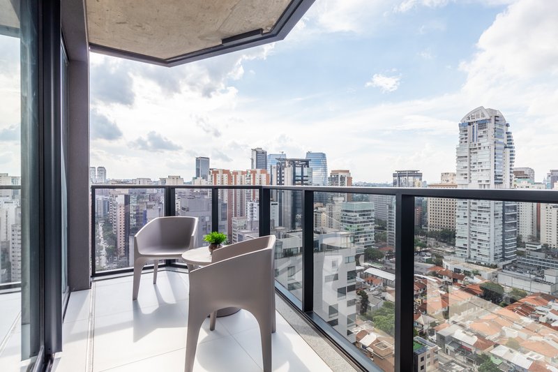 VENDE-SE OU ALUGA-SE DUPLEX LINDO – 2 SUÍTES - 2 VAGAS - COMPLETO - VILA OLÍMPIA – 114m2 Rua Chilon São Paulo - 