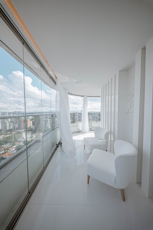 VENDE-SE OU ALUGA-SE PENTHOUSE ESPETACULAR – 3 SUÍTES - 2 VAGAS - ÚNICA - PINHEIROS – 200m Avenida Rebouças São Paulo - 