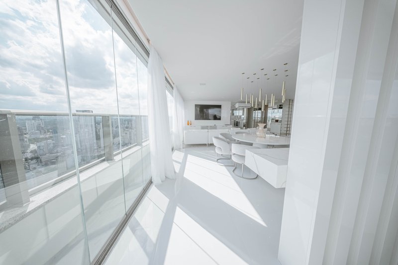 VENDE-SE OU ALUGA-SE PENTHOUSE ESPETACULAR – 3 SUÍTES - 2 VAGAS - ÚNICA - PINHEIROS – 200m Avenida Rebouças São Paulo - 