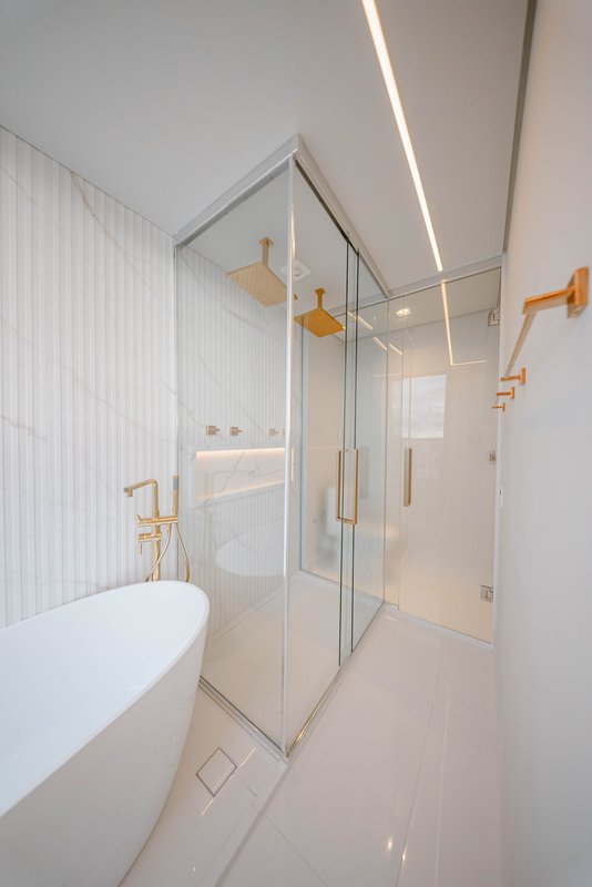 VENDE-SE OU ALUGA-SE PENTHOUSE ESPETACULAR – 3 SUÍTES - 2 VAGAS - ÚNICA - PINHEIROS – 200m Avenida Rebouças São Paulo - 