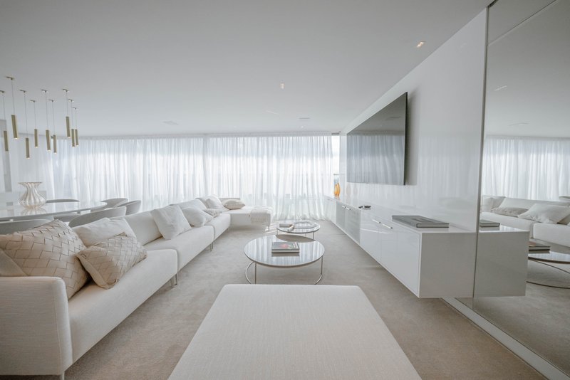 VENDE-SE OU ALUGA-SE PENTHOUSE ESPETACULAR – 3 SUÍTES - 2 VAGAS - ÚNICA - PINHEIROS – 200m Avenida Rebouças São Paulo - 