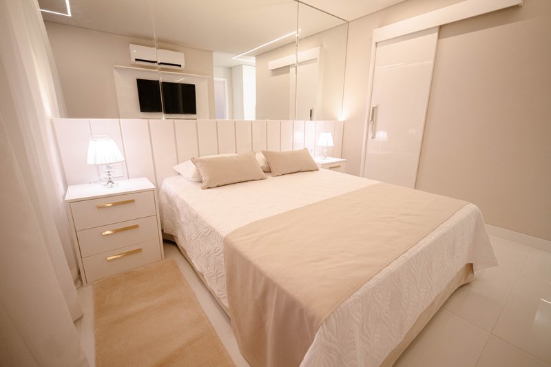VENDE-SE OU ALUGA-SE PENTHOUSE ESPETACULAR – 3 SUÍTES - 2 VAGAS - ÚNICA - PINHEIROS – 200m Avenida Rebouças São Paulo - 