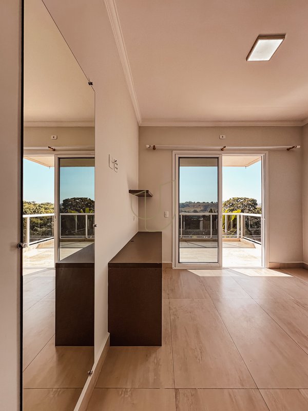 Casa com 3 Suítes no Mirante do Vale Rua Sérgio Rodrigues Jacareí - 