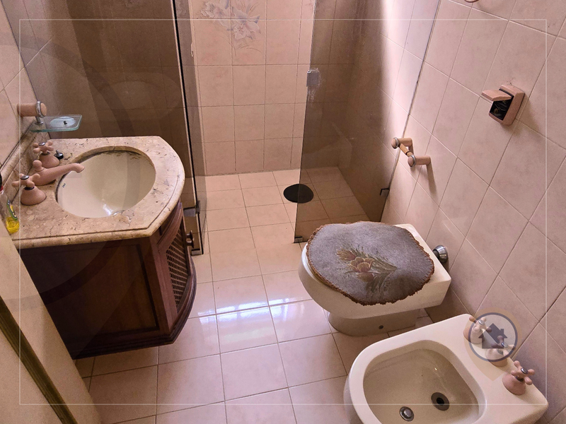 SOBRADO LOCAÇÃO COM 300 M² | 4 QUARTOS | 2 SUÍTES | 5 BANHOS | 10 VAGAS | VILA ROSÁLIA/GRU Avenida Francisco Conde Guarulhos - 