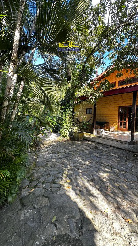 Casa de Luxo estilo Colonial em meio a natureza Estrada Beira Rio São Sebastião - 