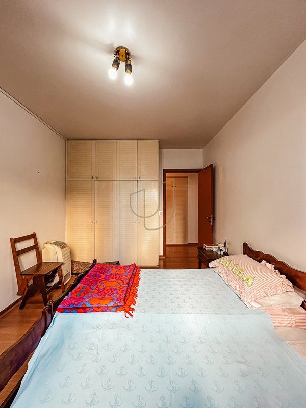 Apartamento com 4 Dormitórios no Edifício Toulon Rua Coronel João Cursino São José dos Campos - 
