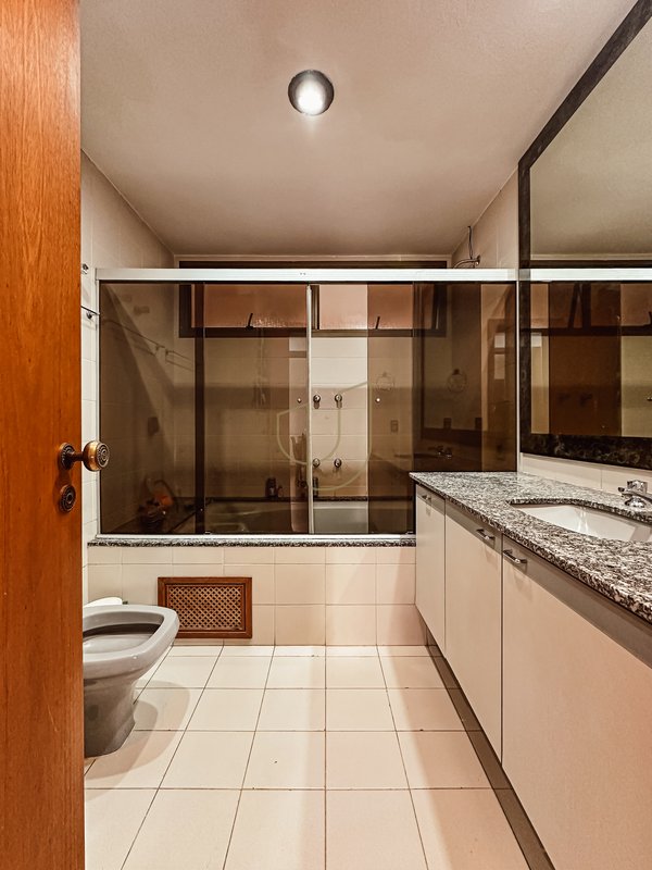 Apartamento com 4 Dormitórios no Edifício Toulon Rua Coronel João Cursino São José dos Campos - 
