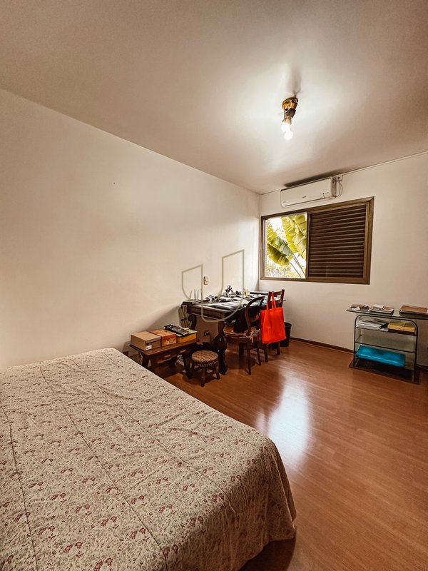 Apartamento com 4 Dormitórios no Edifício Toulon Rua Coronel João Cursino São José dos Campos - 