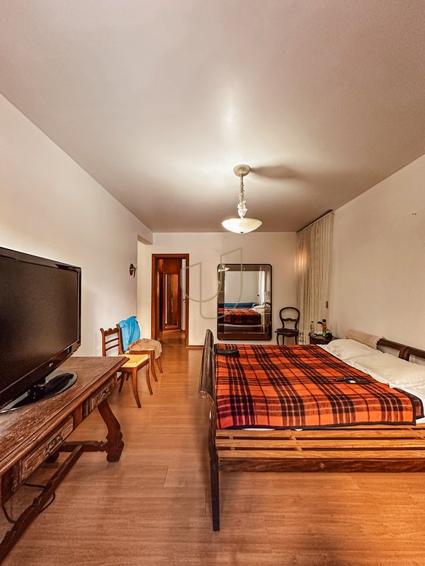 Apartamento com 4 Dormitórios no Edifício Toulon Rua Coronel João Cursino São José dos Campos - 