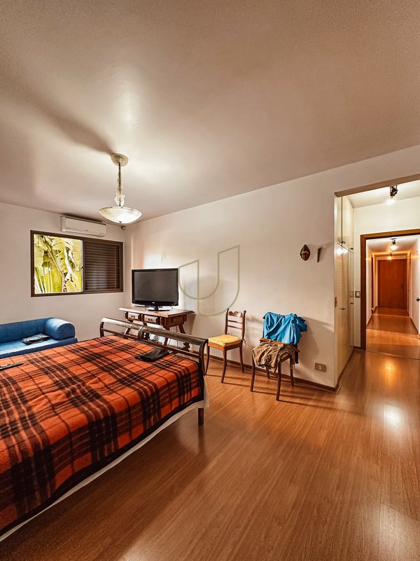 Apartamento com 4 Dormitórios no Edifício Toulon Rua Coronel João Cursino São José dos Campos - 