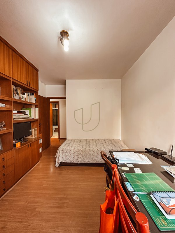 Apartamento com 4 Dormitórios no Edifício Toulon Rua Coronel João Cursino São José dos Campos - 