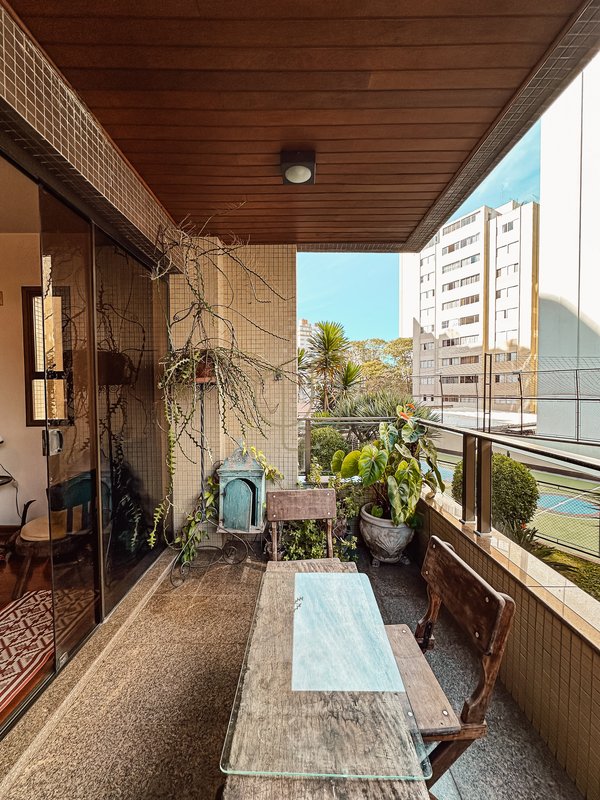 Apartamento com 4 Dormitórios no Edifício Toulon Rua Coronel João Cursino São José dos Campos - 