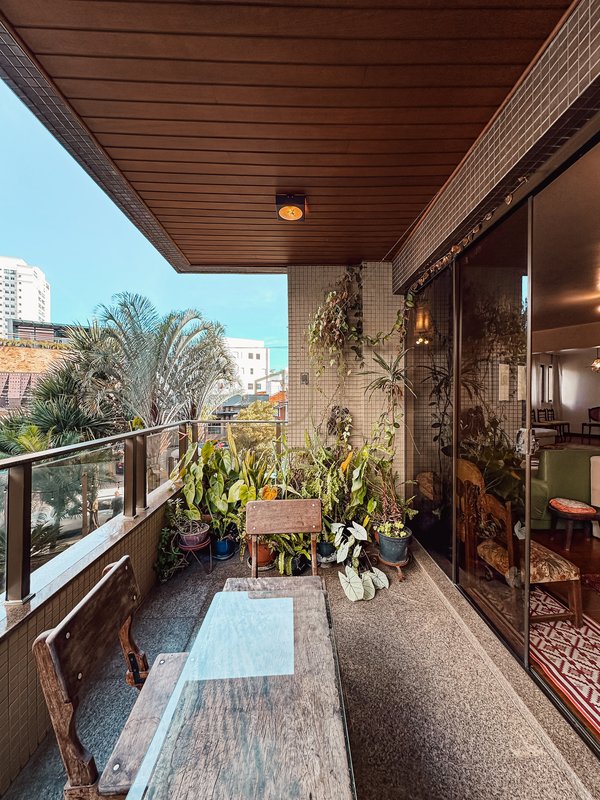 Apartamento com 4 Dormitórios no Edifício Toulon Rua Coronel João Cursino São José dos Campos - 