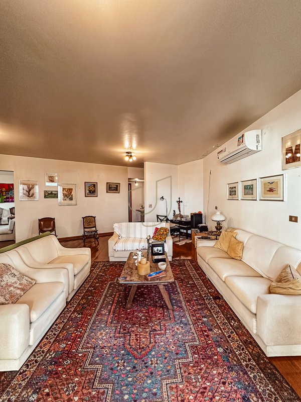 Apartamento com 4 Dormitórios no Edifício Toulon Rua Coronel João Cursino São José dos Campos - 