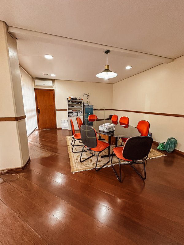 Apartamento com 4 Dormitórios no Edifício Toulon Rua Coronel João Cursino São José dos Campos - 