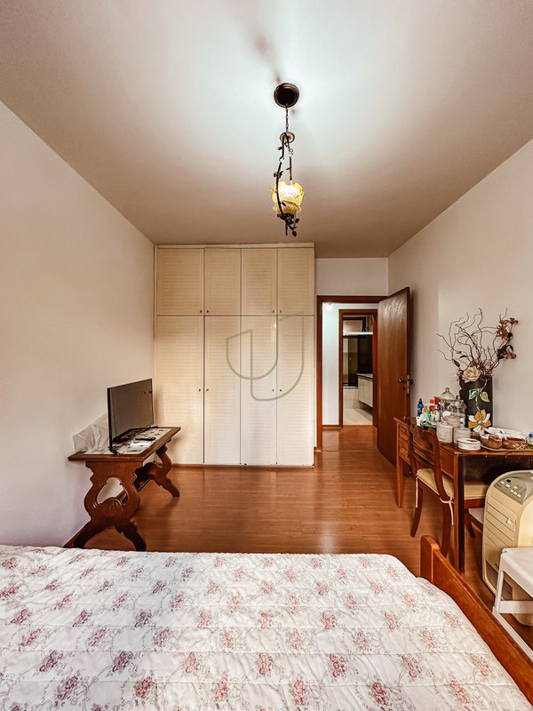 Apartamento com 4 Dormitórios no Edifício Toulon Rua Coronel João Cursino São José dos Campos - 