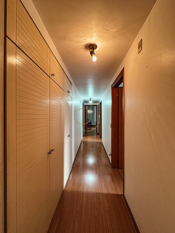 Apartamento com 4 Dormitórios no Edifício Toulon Rua Coronel João Cursino São José dos Campos - 