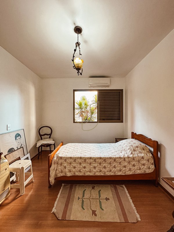 Apartamento com 4 Dormitórios no Edifício Toulon Rua Coronel João Cursino São José dos Campos - 
