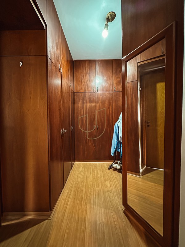 Apartamento com 4 Dormitórios no Edifício Toulon Rua Coronel João Cursino São José dos Campos - 