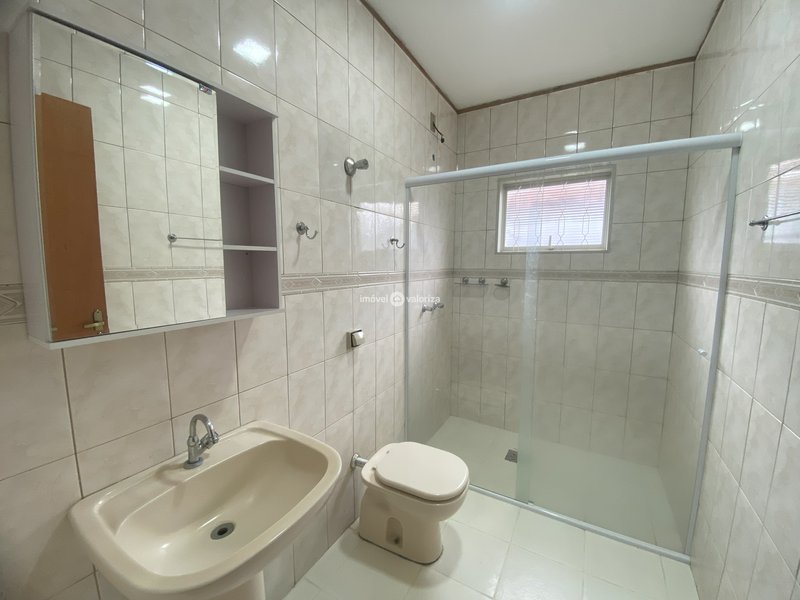 Casa com dois dormitórios reformada no Vila Operária  Avaré - 