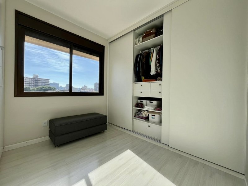 R$ 650.000 - ÓTIMO APARTAMENTO - 74M2 - 2 DORM - SUÍTE - SACADA - 1 VAGA Rua Ignácio Montanha Porto Alegre - 