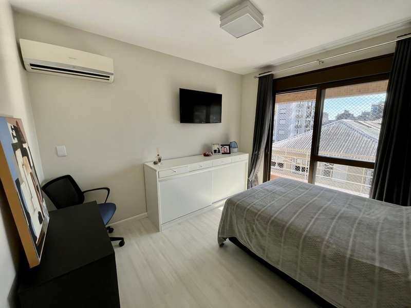 R$ 650.000 - ÓTIMO APARTAMENTO - 74M2 - 2 DORM - SUÍTE - SACADA - 1 VAGA Rua Ignácio Montanha Porto Alegre - 