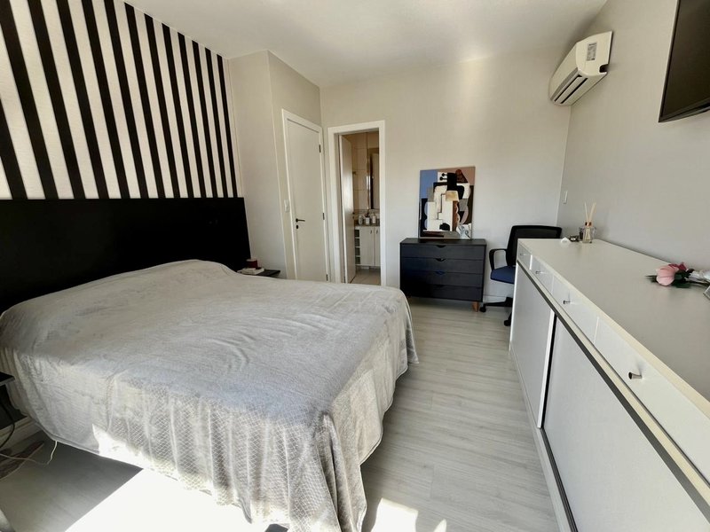 R$ 650.000 - ÓTIMO APARTAMENTO - 74M2 - 2 DORM - SUÍTE - SACADA - 1 VAGA Rua Ignácio Montanha Porto Alegre - 