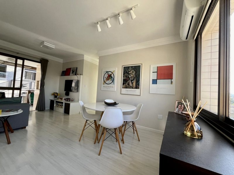 R$ 650.000 - ÓTIMO APARTAMENTO - 74M2 - 2 DORM - SUÍTE - SACADA - 1 VAGA Rua Ignácio Montanha Porto Alegre - 