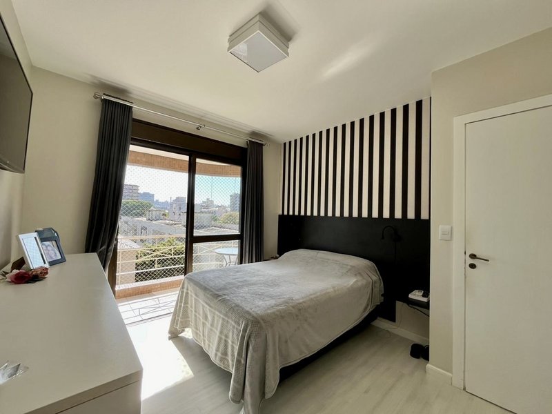 R$ 650.000 - ÓTIMO APARTAMENTO - 74M2 - 2 DORM - SUÍTE - SACADA - 1 VAGA Rua Ignácio Montanha Porto Alegre - 