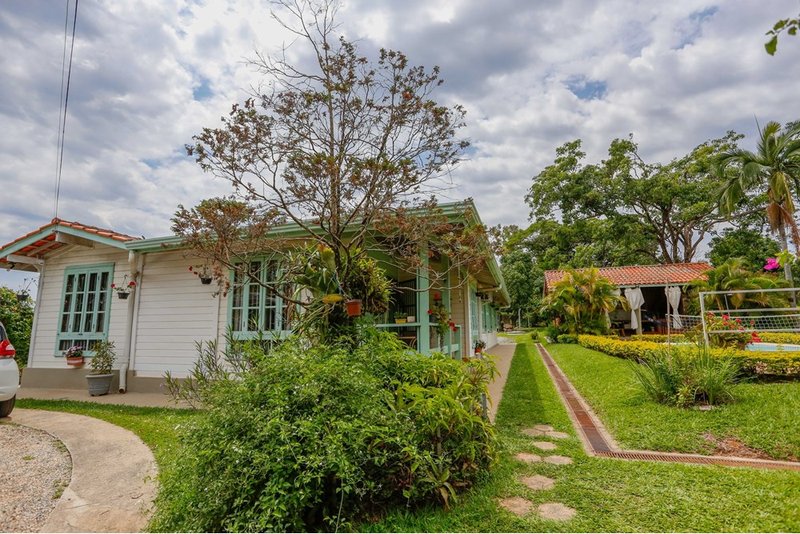 Chacara À Venda, 257m - 3 Dorm. 1 Suite - R$ 1.489.000 - Cond. Chac. 3 Marias - Sorocaba Rua Rosa Molineiro Ventrella Sorocaba - 