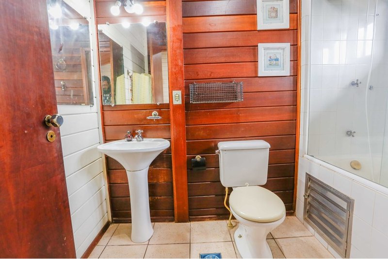 Chacara À Venda, 257m - 3 Dorm. 1 Suite - R$ 1.489.000 - Cond. Chac. 3 Marias - Sorocaba Rua Rosa Molineiro Ventrella Sorocaba - 