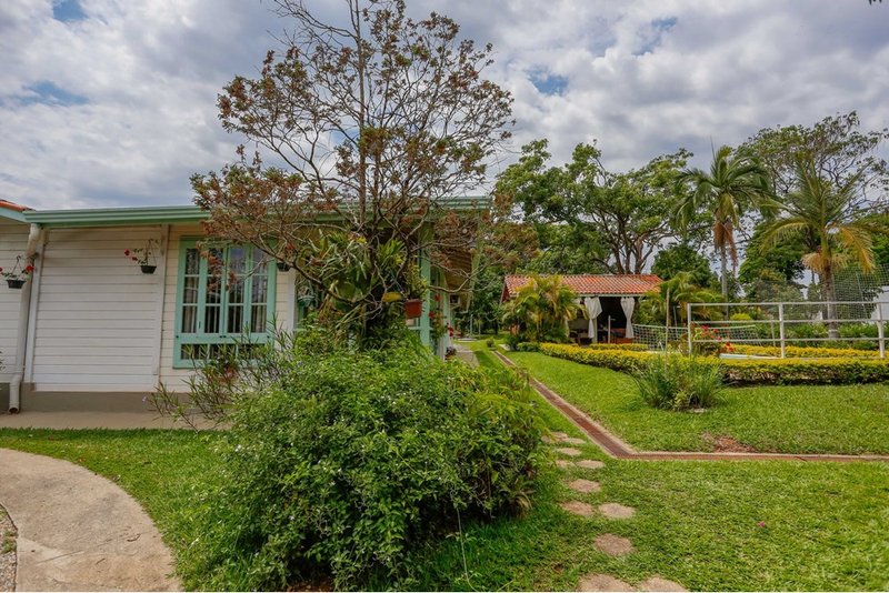 Chacara À Venda, 257m - 3 Dorm. 1 Suite - R$ 1.489.000 - Cond. Chac. 3 Marias - Sorocaba Rua Rosa Molineiro Ventrella Sorocaba - 