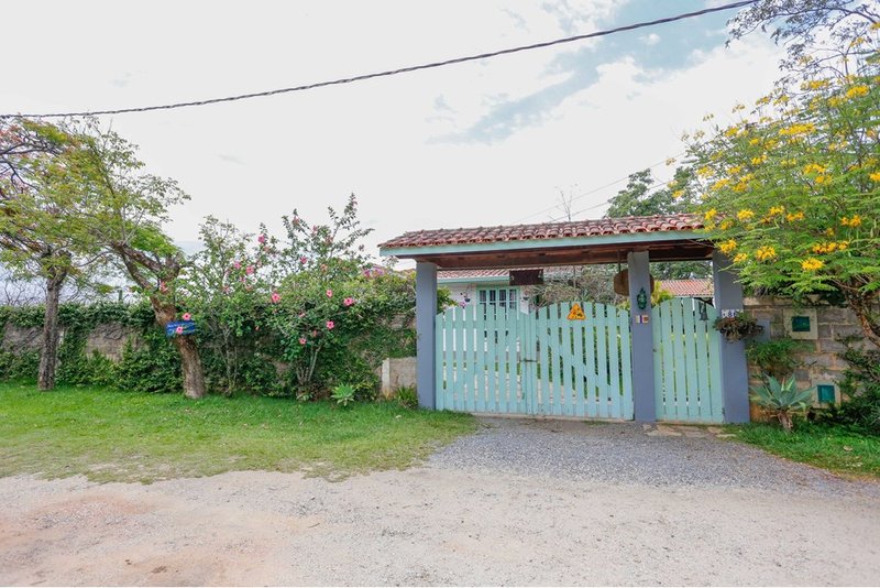 Chacara À Venda, 257m - 3 Dorm. 1 Suite - R$ 1.489.000 - Cond. Chac. 3 Marias - Sorocaba Rua Rosa Molineiro Ventrella Sorocaba - 