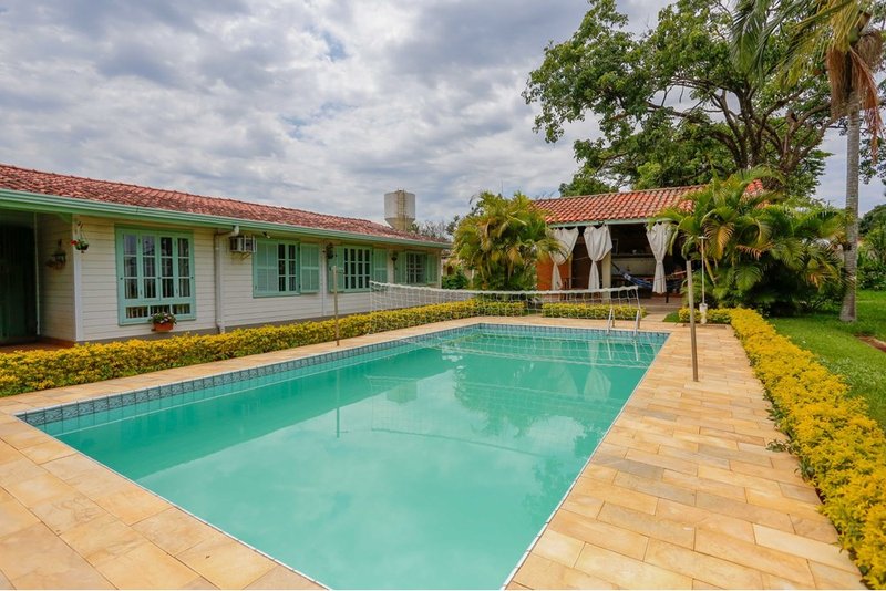 Chacara À Venda, 257m - 3 Dorm. 1 Suite - R$ 1.489.000 - Cond. Chac. 3 Marias - Sorocaba Rua Rosa Molineiro Ventrella Sorocaba - 