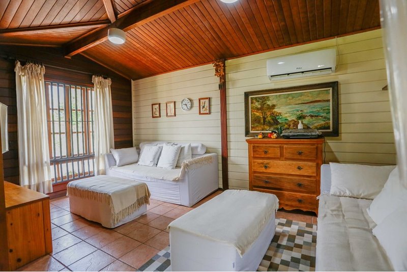 Chacara À Venda, 257m - 3 Dorm. 1 Suite - R$ 1.489.000 - Cond. Chac. 3 Marias - Sorocaba Rua Rosa Molineiro Ventrella Sorocaba - 