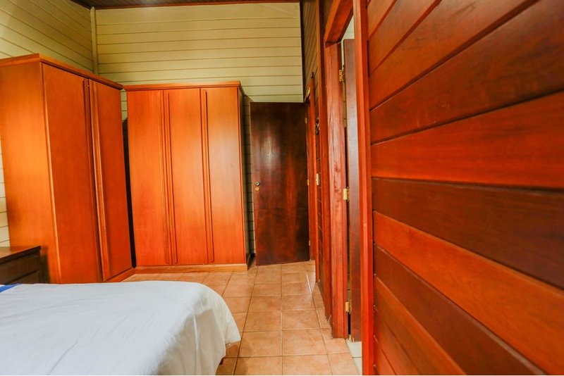 Chacara À Venda, 257m - 3 Dorm. 1 Suite - R$ 1.489.000 - Cond. Chac. 3 Marias - Sorocaba Rua Rosa Molineiro Ventrella Sorocaba - 