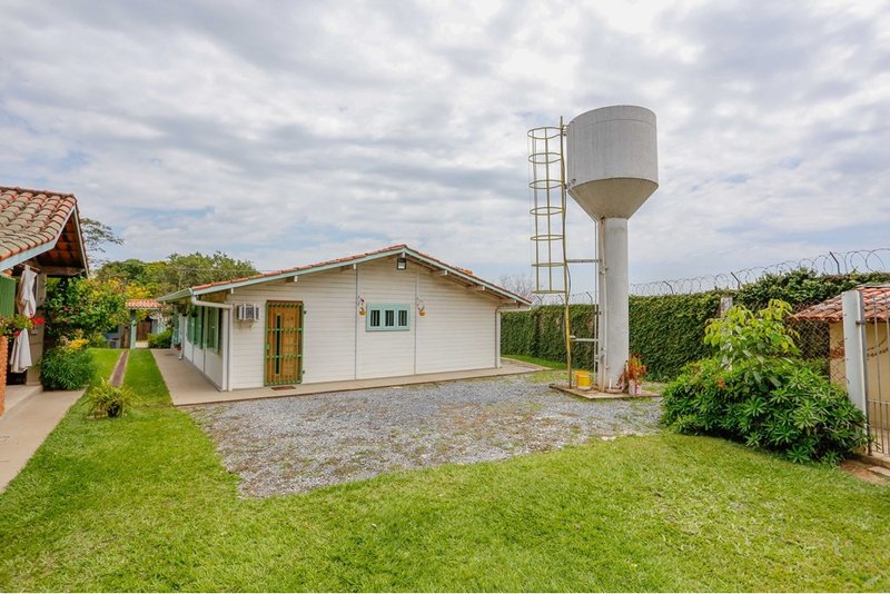 Chacara À Venda, 257m - 3 Dorm. 1 Suite - R$ 1.489.000 - Cond. Chac. 3 Marias - Sorocaba Rua Rosa Molineiro Ventrella Sorocaba - 