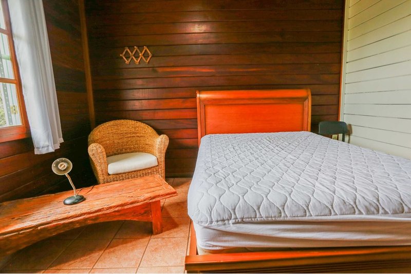 Chacara À Venda, 257m - 3 Dorm. 1 Suite - R$ 1.489.000 - Cond. Chac. 3 Marias - Sorocaba Rua Rosa Molineiro Ventrella Sorocaba - 