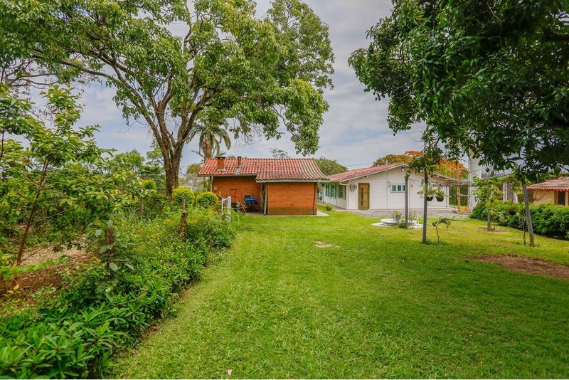 Chacara À Venda, 257m - 3 Dorm. 1 Suite - R$ 1.489.000 - Cond. Chac. 3 Marias - Sorocaba Rua Rosa Molineiro Ventrella Sorocaba - 