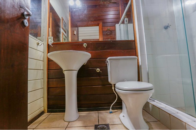 Chacara À Venda, 257m - 3 Dorm. 1 Suite - R$ 1.489.000 - Cond. Chac. 3 Marias - Sorocaba Rua Rosa Molineiro Ventrella Sorocaba - 