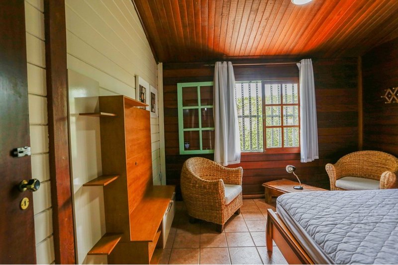 Chacara À Venda, 257m - 3 Dorm. 1 Suite - R$ 1.489.000 - Cond. Chac. 3 Marias - Sorocaba Rua Rosa Molineiro Ventrella Sorocaba - 